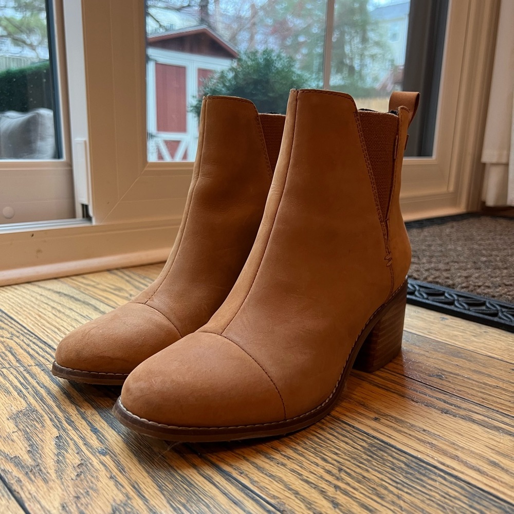 TOMS Heeled Boots Size 7.5 in Tan